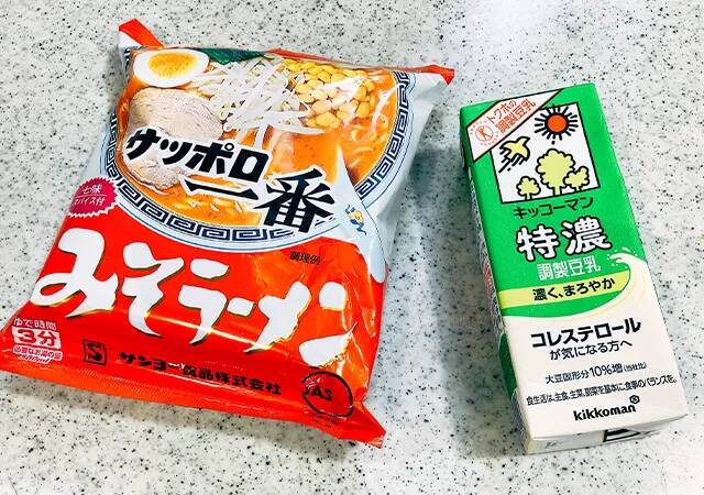 『サッポロ一番』をゆでずに…　30代会社員が作った『簡単昼メシ』が？