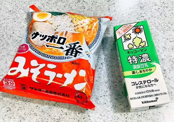 「『サッポロ一番』をゆでずに…　30代会社員が作った『簡単昼メシ』が？」の画像