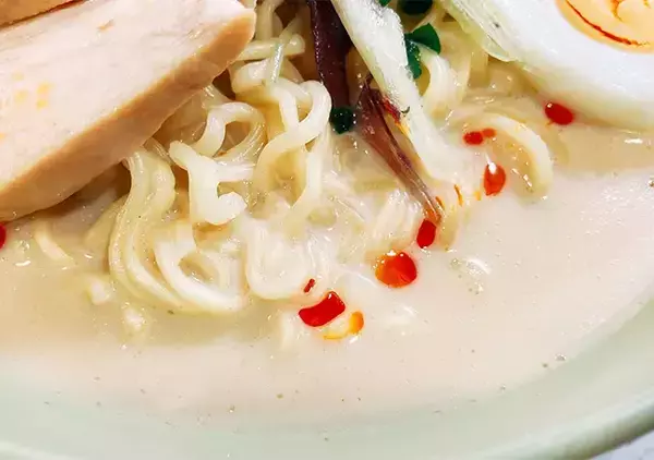 「『サッポロ一番』をゆでずに…　30代会社員が作った『簡単昼メシ』が？」の画像