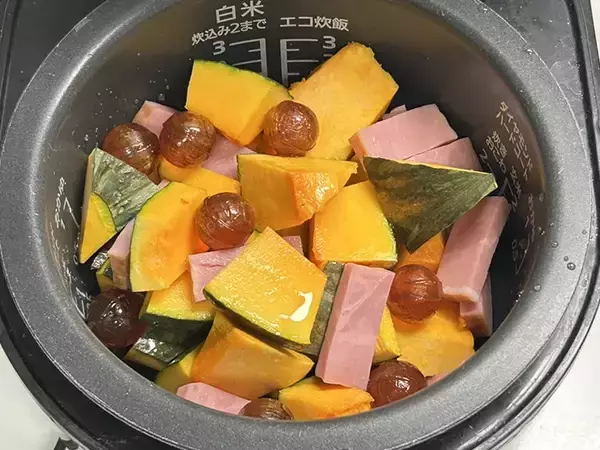「【炊飯器レシピ】カボチャと『カンロ飴』を投入！　ひと口食べると…「味見が止まらない」」の画像