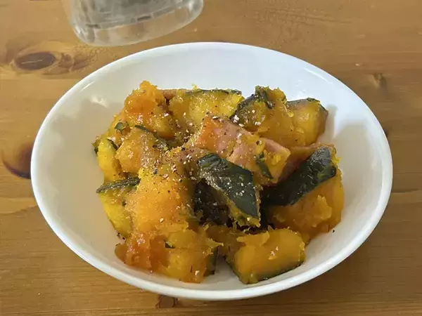 「【炊飯器レシピ】カボチャと『カンロ飴』を投入！　ひと口食べると…「味見が止まらない」」の画像