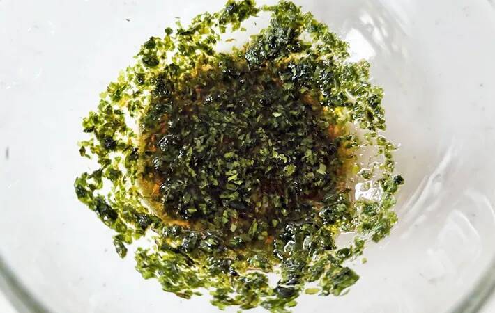 うすく切ったレンコンと和えたのは…？　できた一品に「夫と子供がハマった！」