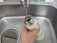 水筒の茶渋、卵の殻を入れて落としてもいい？　象印に聞いた「長持ちするお手入れ方法」