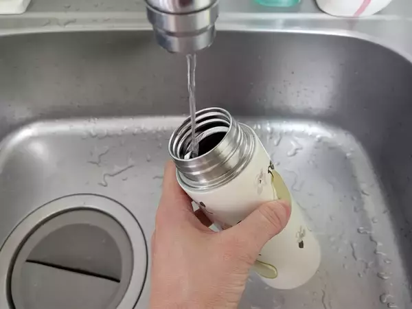 水筒の茶渋、卵の殻を入れて落としてもいい？　象印に聞いた「長持ちするお手入れ方法」
