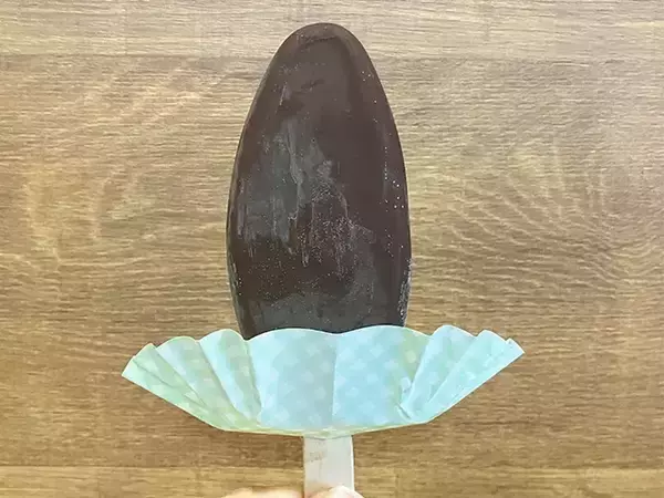 「おかずカップは仕切りだけじゃない！　“アイスの棒”を差してみると「快適になった！」」の画像