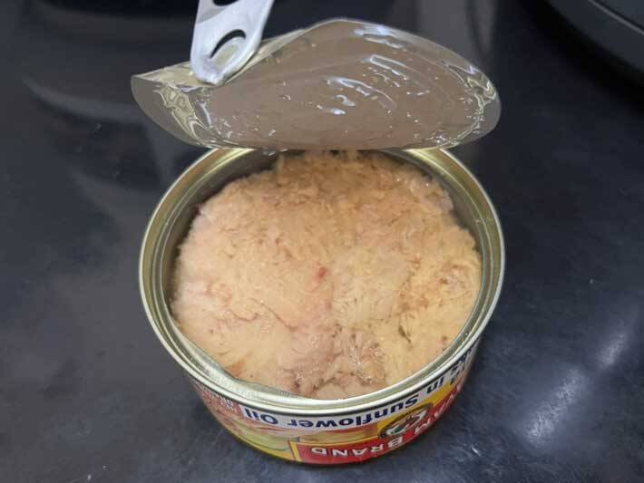ツナマヨおにぎりが簡単に作れる！　『カラフルなツナ缶』を開けると？