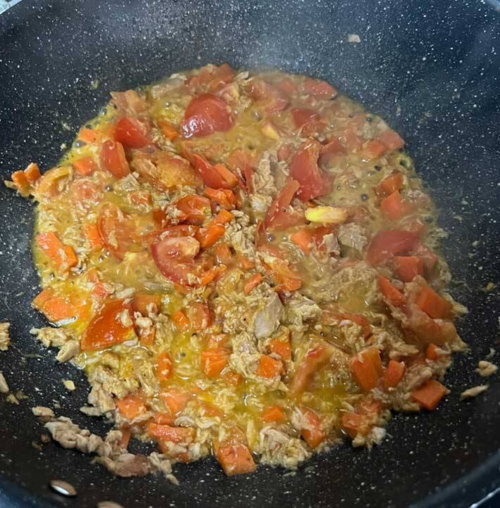 ツナマヨおにぎりが簡単に作れる！　『カラフルなツナ缶』を開けると？