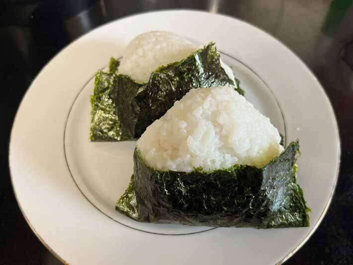 ツナマヨおにぎりが簡単に作れる！　『カラフルなツナ缶』を開けると？