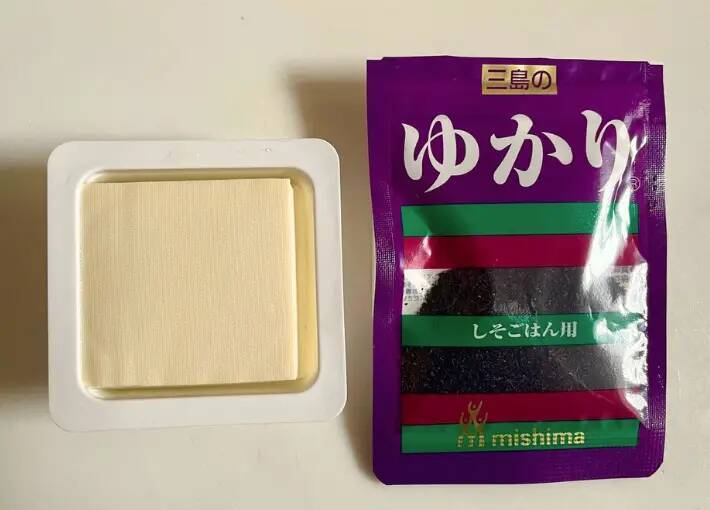 豆腐を丸ごと“紫の調味液”に漬けたら？　まさかのビジュアルに【簡単レシピ】