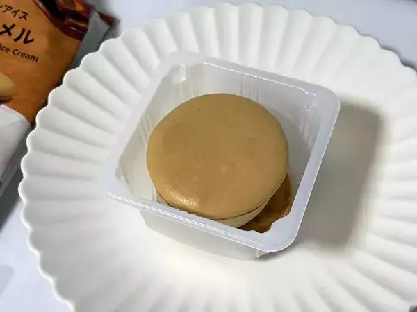 「キャラメル好き必見！　セブンの数量限定アイスをレビュー」の画像