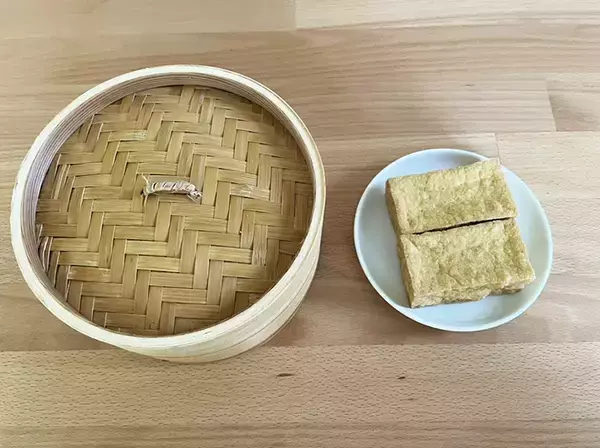 「せいろ愛用者が推す“意外な食材”　厚揚げを15分蒸すだけで…「ジューシーでふっくら！」」の画像