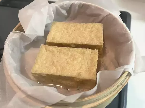「せいろ愛用者が推す“意外な食材”　厚揚げを15分蒸すだけで…「ジューシーでふっくら！」」の画像
