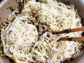 めんつゆだけで食べない！　そうめんの温かい食べ方に「10分でできた」「これ箸が進む！」