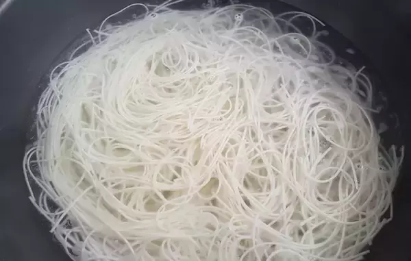 「めんつゆだけで食べない！　そうめんの温かい食べ方に「10分でできた」「これ箸が進む！」」の画像