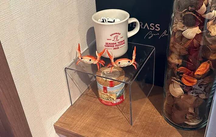「もう1つ欲しくなる」「部屋中に置いておきたい」　ダイソーのディスプレイスタンド活用法5選がこちら！