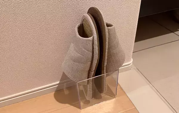 「「もう1つ欲しくなる」「部屋中に置いておきたい」　ダイソーのディスプレイスタンド活用法5選がこちら！」の画像