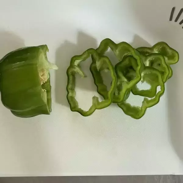 「「タマネギで泣かなくなった」　切り方のコツに「次からコレ」「やってみたい」」の画像