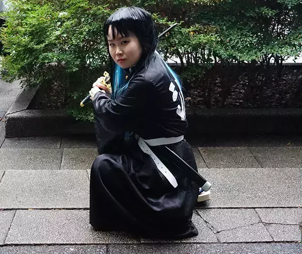 「『鬼滅の刃』煉獄さんは実在した！？　思わず二度見する、鬼滅コスプレに「本物かと思った」」の画像