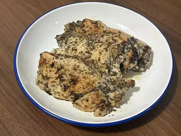 「むね肉と『ゆかり』を袋に入れて…？　短時間で作れる簡単おかずに「リピ確」」の画像