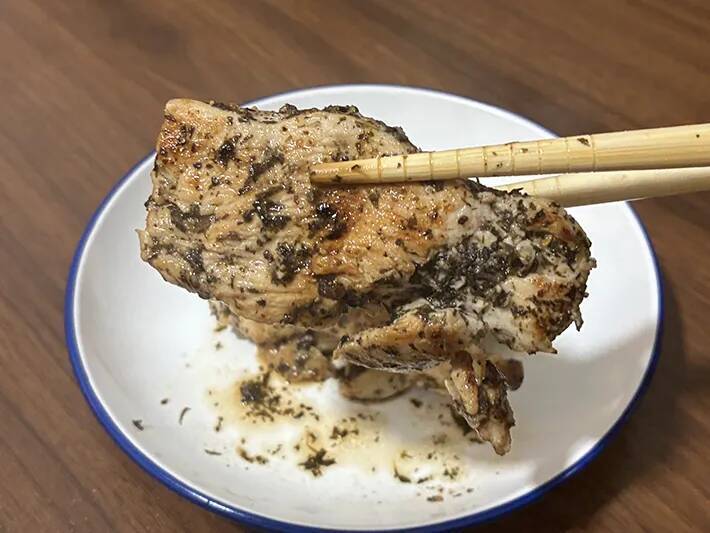 むね肉と『ゆかり』を袋に入れて…？　短時間で作れる簡単おかずに「リピ確」