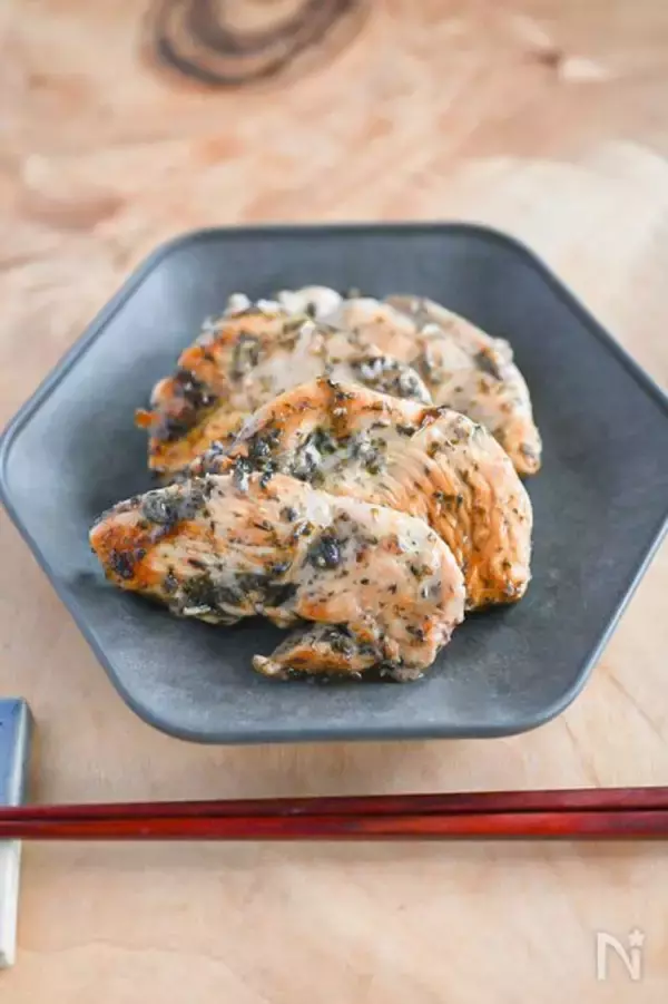 「むね肉と『ゆかり』を袋に入れて…？　短時間で作れる簡単おかずに「リピ確」」の画像