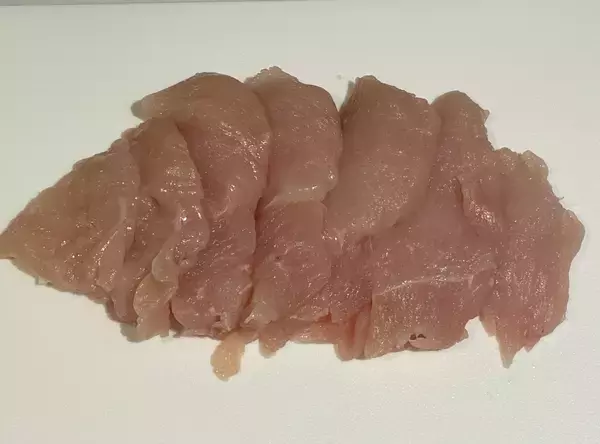 「むね肉と『ゆかり』を袋に入れて…？　短時間で作れる簡単おかずに「リピ確」」の画像