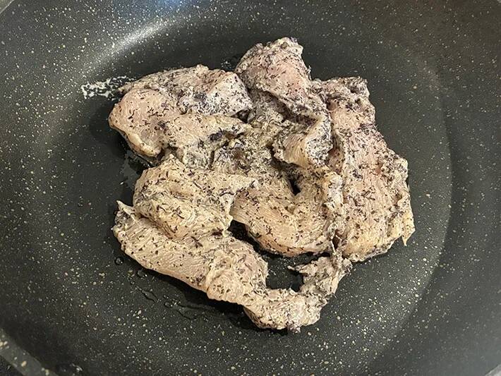 むね肉と『ゆかり』を袋に入れて…？　短時間で作れる簡単おかずに「リピ確」