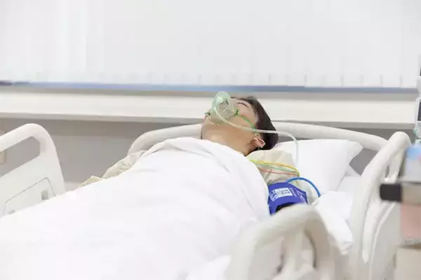 「【考察】同じスーツ・髪型なのに別人　高橋一生の演技力に舌を巻く『リボーン』第5話」の画像