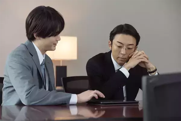 「【考察】同じスーツ・髪型なのに別人　高橋一生の演技力に舌を巻く『リボーン』第5話」の画像