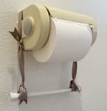 「つっぱり棒を1本吊るすだけ！　トイレットペーパーホルダーの改善方法に「本当に助かった」」の画像7