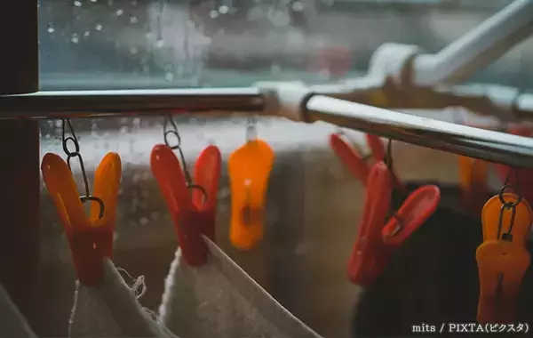 「梅雨時の部屋干し、カーテンレールにかけてもいい？　東京ガスが教える「正解」は…」の画像