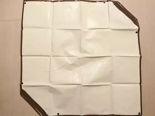 ダイソーで買った『バッグになるシート』が便利　使い方は？「サッと持ち運べる」