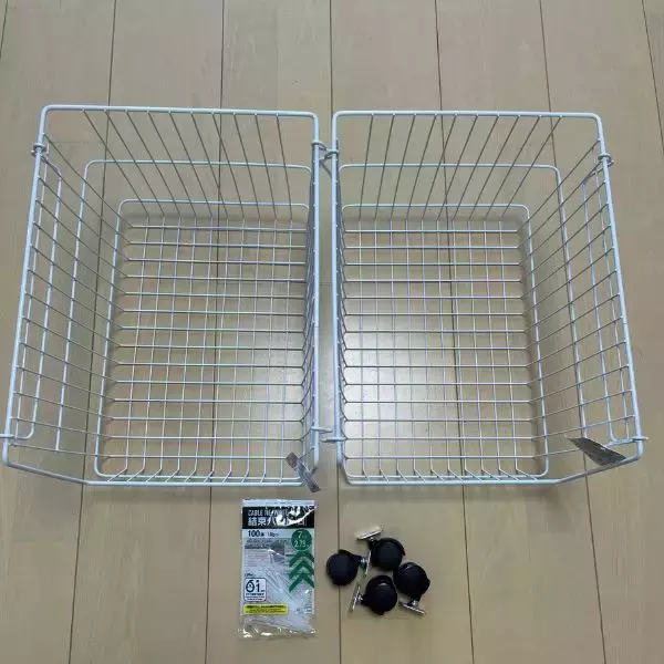 「「５分で収納ラック」　ワイヤーかごの使い方に「これは助かる」「もっと早く知りたかった」」の画像