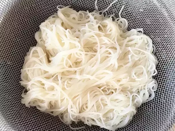 そうめんの『温かい食べ方』に夫と息子から大好評　オリーブオイルで炒めて？