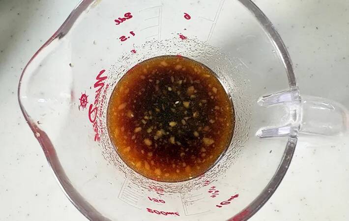大さじ3杯入れてみて！　青じそをのせた『カツオのしょうが焼き』がご飯に合う