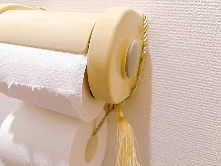 0円で完成！　家にある『余った紐』でトイレットペーパーホルダーを2連化する裏技