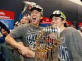 「山本由伸が日本人16年ぶりのMVP！　ドジャースがワールドシリーズ連覇達成」の画像1