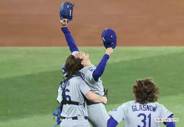 「山本由伸が日本人16年ぶりのMVP！　ドジャースがワールドシリーズ連覇達成」の画像