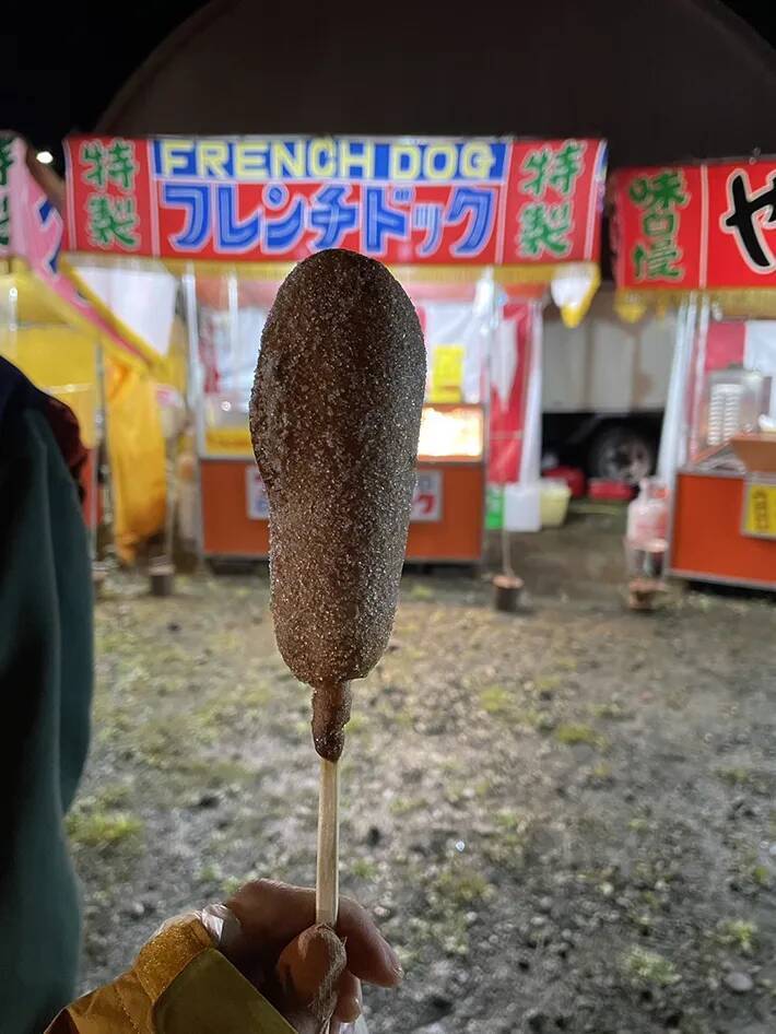 北海道の定番おやつに「何これ！」　ソーセージに合わせる意外な調味料が…？