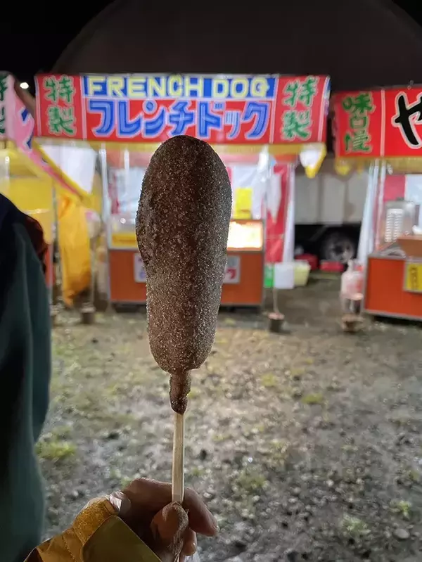 「北海道の定番おやつに「何これ！」　ソーセージに合わせる意外な調味料が…？」の画像