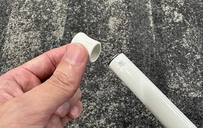『ダイソー』のウォールポケットとつっぱり棒を組み合わせると？　10秒DIYで使い勝手と快適性がアップ！