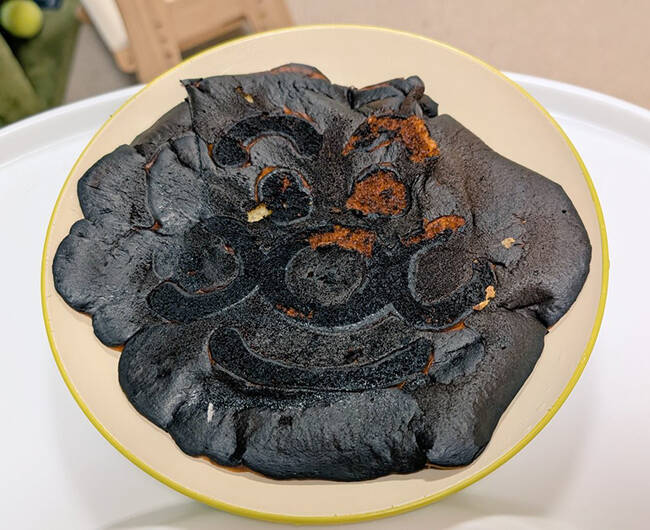 焦げたパンケーキに反響、なぜなら？　「母親の愛を感じる」「ずっと見てたい」