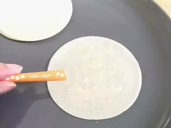 「トースターでOK！　余った餃子の皮で作る『お手軽おやつ』が優秀すぎる【簡単レシピ】」の画像