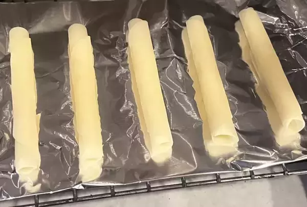 「トースターでOK！　余った餃子の皮で作る『お手軽おやつ』が優秀すぎる【簡単レシピ】」の画像