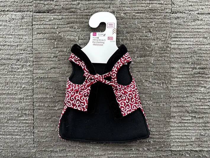 「か、かわいすぎる…」　愛犬が100均の冬服を着たら『ご隠居様』に大変身