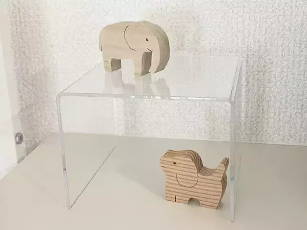 「100均で買った『コの字型スタンド』　思わぬ活用法に「その手があったか」【簡単DIY】」の画像