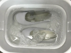 衣類と上履き、一緒に洗うとやっぱり汚い？　洗濯のプロが回答