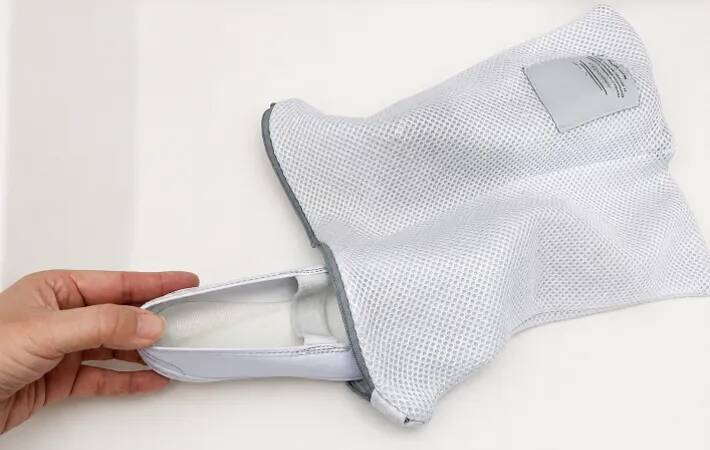 衣類と上履き、一緒に洗うとやっぱり汚い？　洗濯のプロが回答