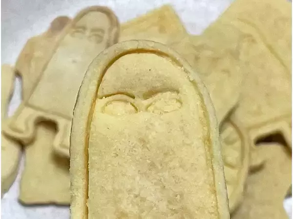 セリアで『古代エジプト文明』を発見？　ユニークなデザインに「不思議な気持ち」「目が合う…」