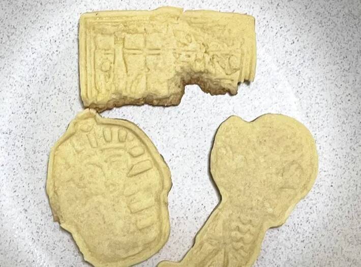 セリアで『古代エジプト文明』を発見？　ユニークなデザインに「不思議な気持ち」「目が合う…」